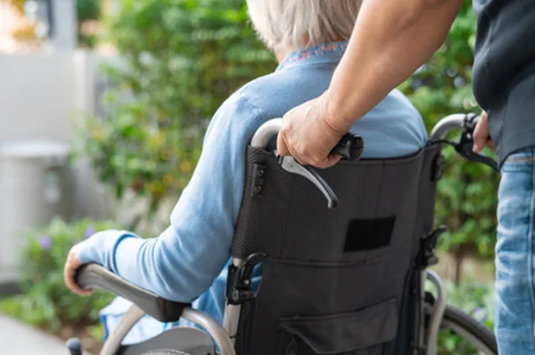 7 Crucial Topics a High-Quality Senior Caregiver Training Program Must Cover